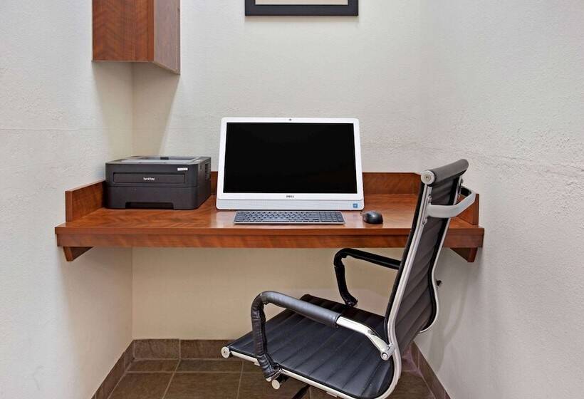 호텔 La Quinta Inn & Suites By Wyndham Stonington Mystic Area