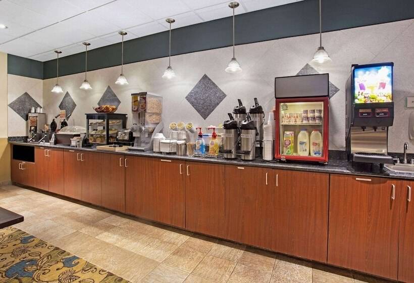 호텔 La Quinta Inn & Suites By Wyndham Stonington Mystic Area