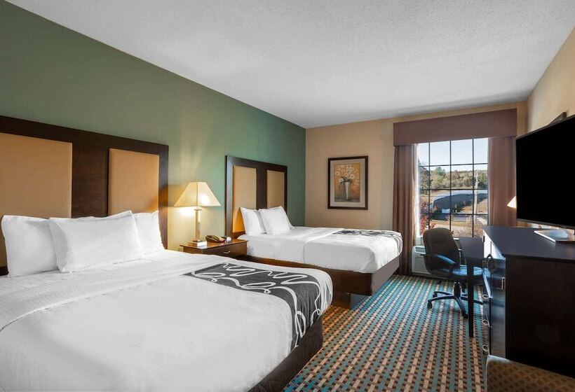 호텔 La Quinta Inn & Suites By Wyndham Stonington Mystic Area