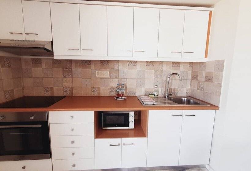 فندق Oliva Beach Studios & Apartments