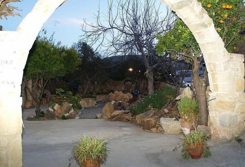 בית מלון כפרי Palazzo Loupassi Boutique Villas