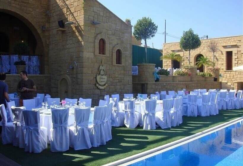 בית מלון כפרי Palazzo Loupassi Boutique Villas