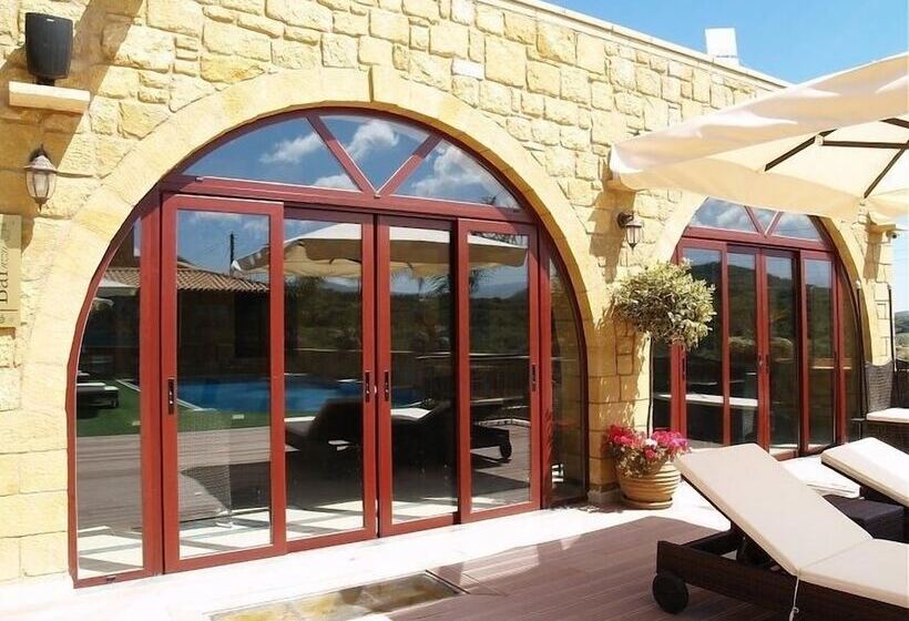 בית מלון כפרי Palazzo Loupassi Boutique Villas