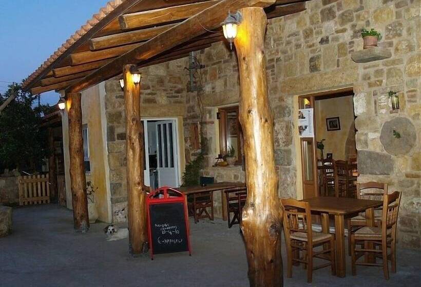 בית מלון כפרי Palazzo Loupassi Boutique Villas