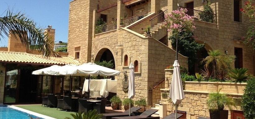 בית מלון כפרי Palazzo Loupassi Boutique Villas