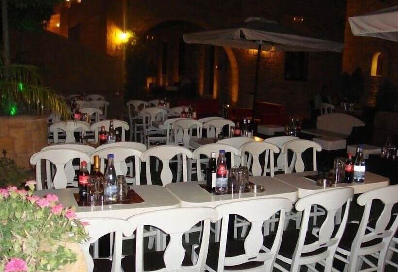 בית מלון כפרי Palazzo Loupassi Boutique Villas