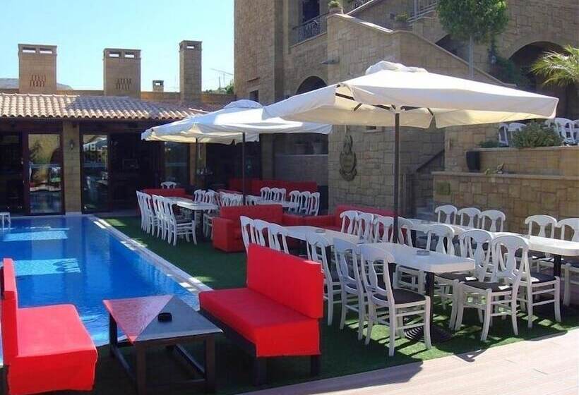 בית מלון כפרי Palazzo Loupassi Boutique Villas