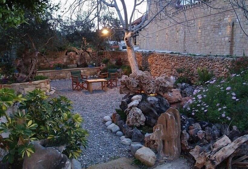 בית מלון כפרי Palazzo Loupassi Boutique Villas