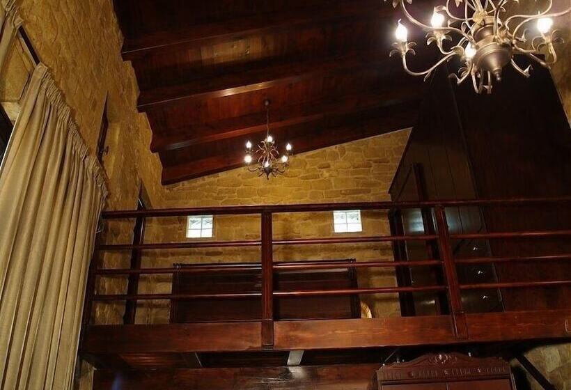 בית מלון כפרי Palazzo Loupassi Boutique Villas