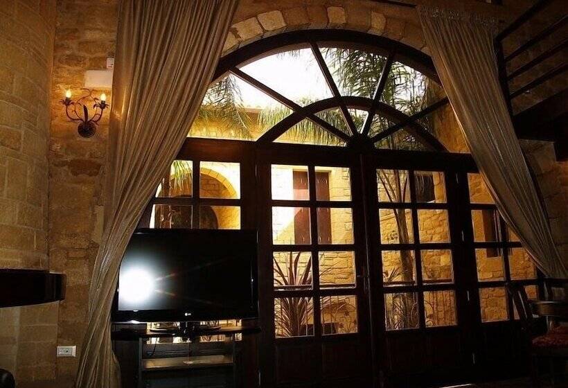 בית מלון כפרי Palazzo Loupassi Boutique Villas