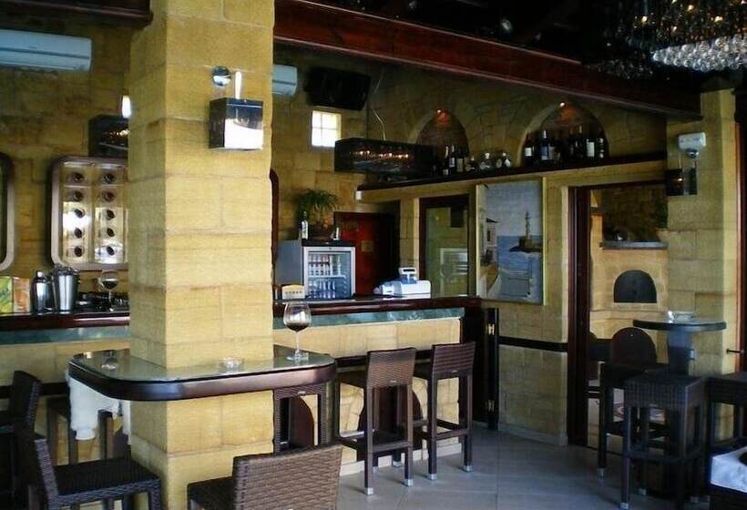 בית מלון כפרי Palazzo Loupassi Boutique Villas