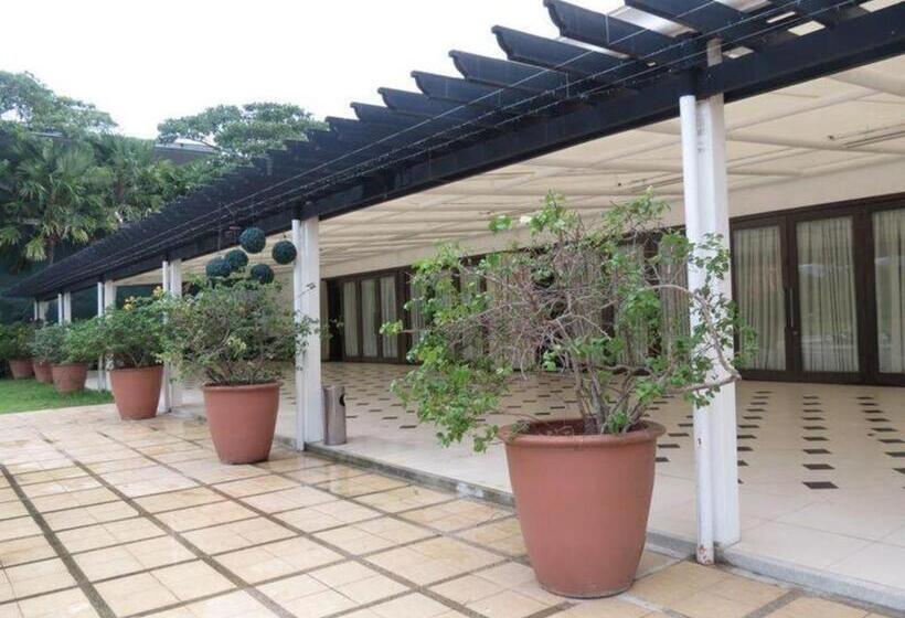 Pontefino Hotel And Residences