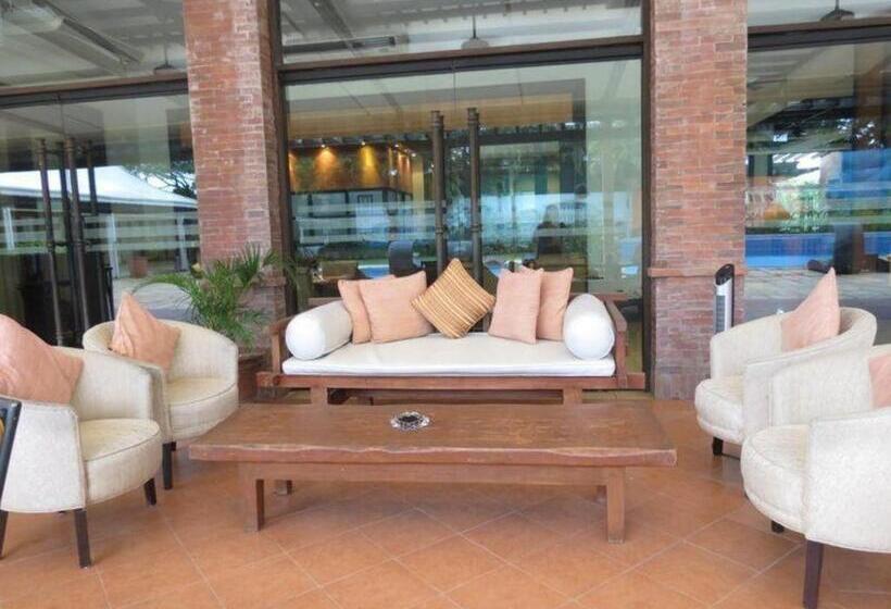 Pontefino Hotel And Residences