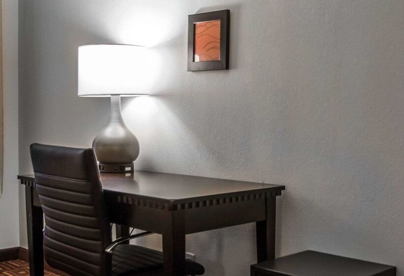 호텔 Quality Inn & Suites Nj State Capital Area