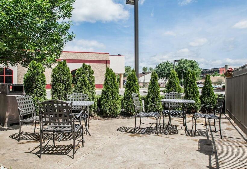 호텔 Quality Inn & Suites Nj State Capital Area