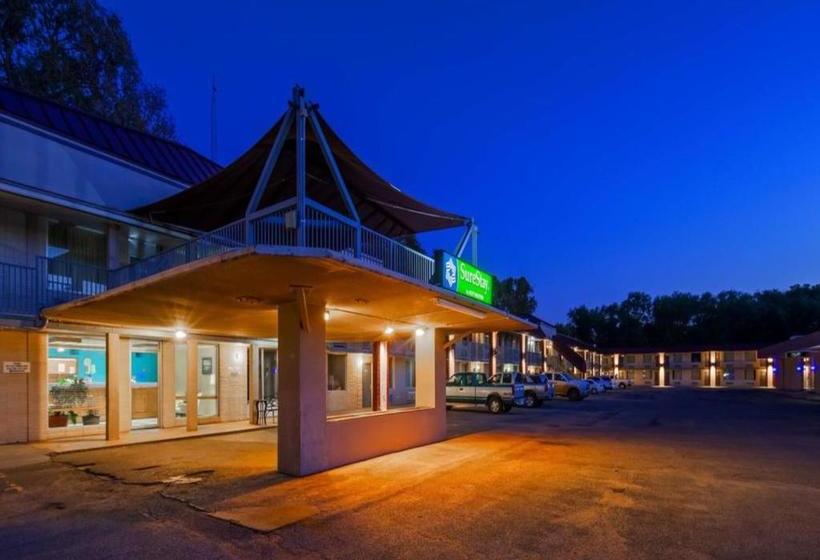 בית מלון כפרי Surestay