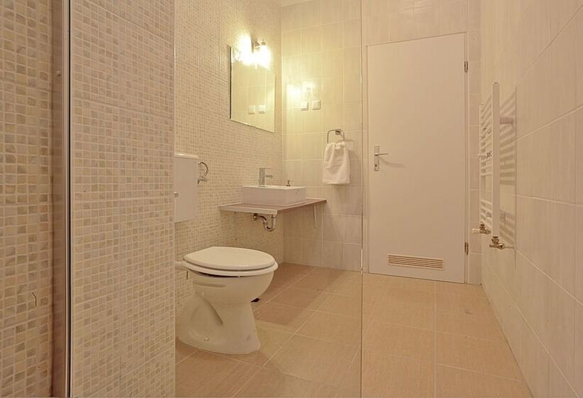 בית מלון כפרי Taban Hostel Zagreb   Hostel