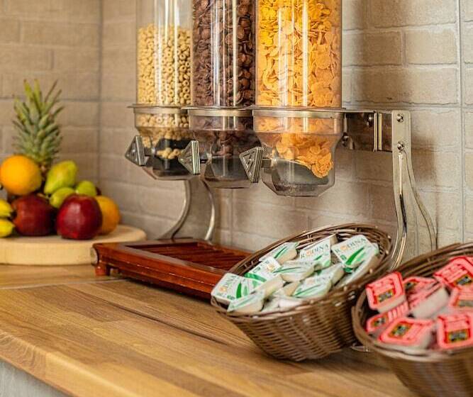 בית מלון כפרי Theos Village Apartments