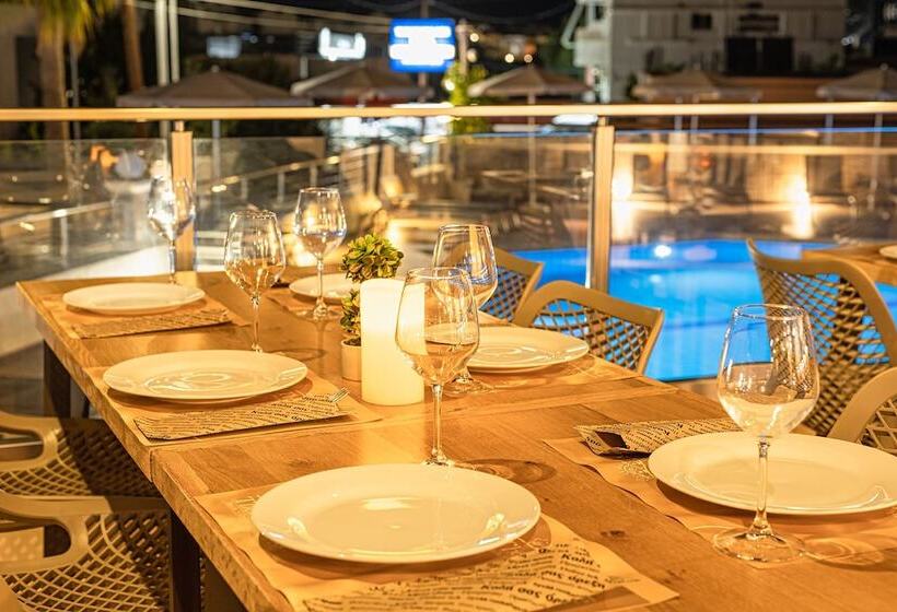 בית מלון כפרי Theos Village Apartments