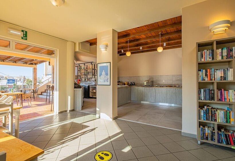 בית מלון כפרי Theos Village Apartments