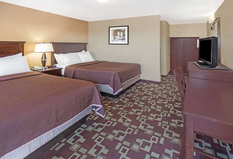 فندق Travelodge By Wyndham Newport