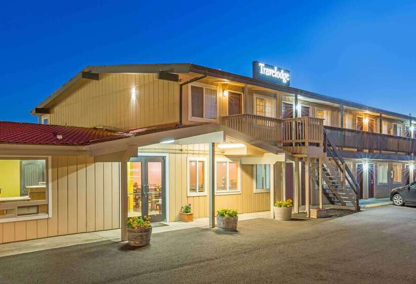 فندق Travelodge By Wyndham Newport