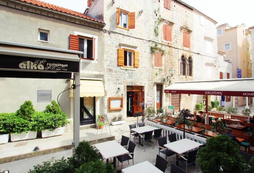 پانسیون Villa Ivanka