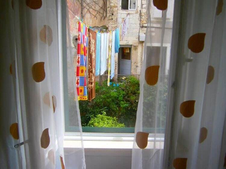 Rooms And Apartments Djanovic