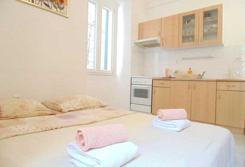 Rooms And Apartments Djanovic