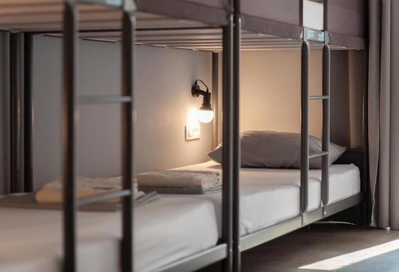 Subtub Hostel Makarska