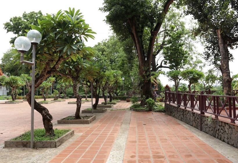 Отель Champasak Palace