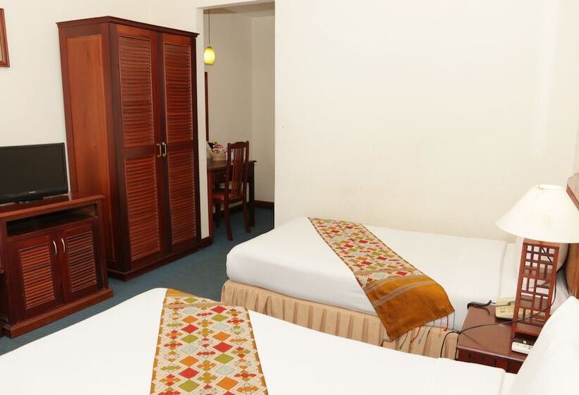 Отель Champasak Palace