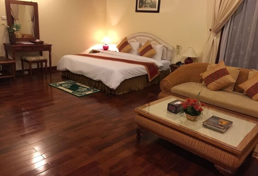 Отель Champasak Palace