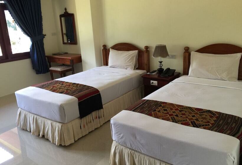 Отель Champasak Palace