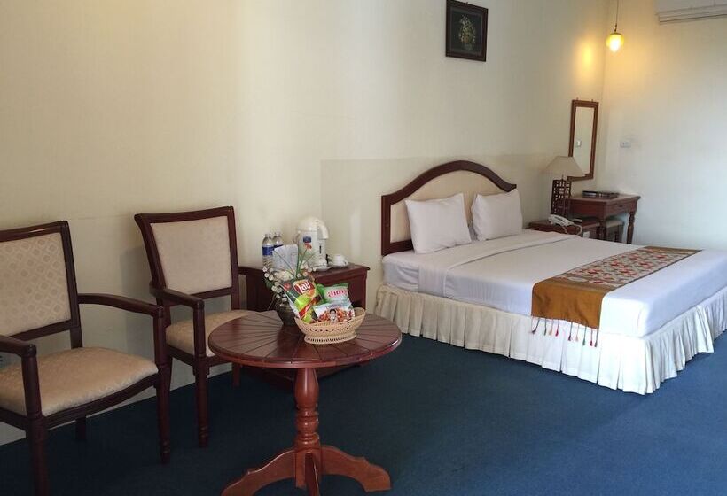 Отель Champasak Palace