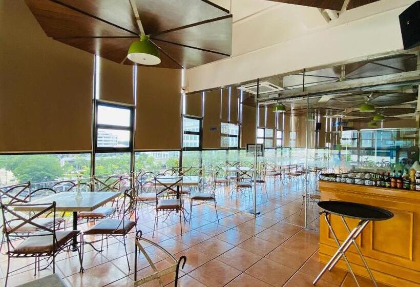 Days Hotel By Wyndham Iloilo