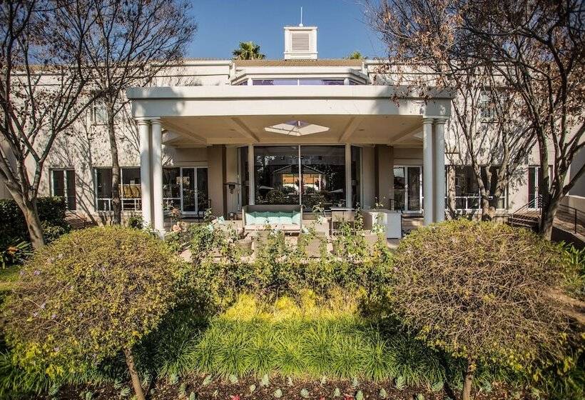 בית מלון כפרי Garden Court Morningside Sandton