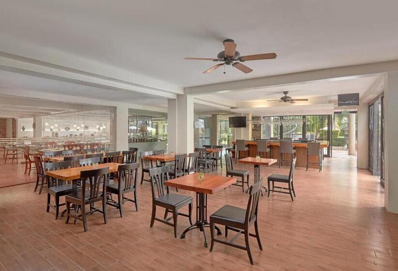 בית מלון כפרי Holiday Inn & Suites Batangas Limapark, An Ihg