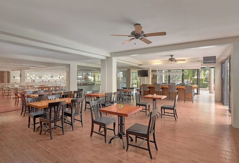 בית מלון כפרי Holiday Inn & Suites Batangas Limapark, An Ihg