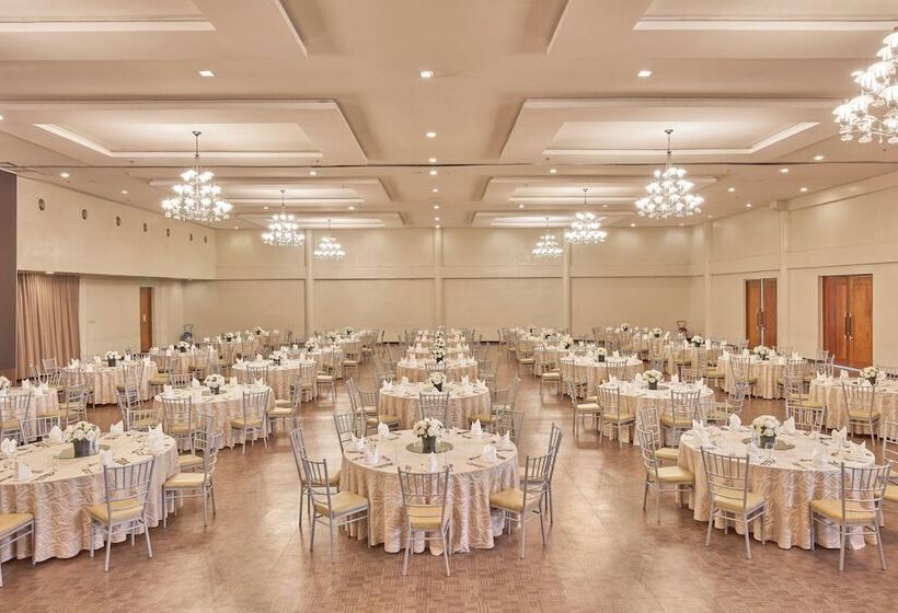 בית מלון כפרי Holiday Inn & Suites Batangas Limapark, An Ihg