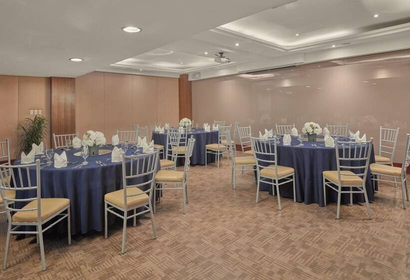 בית מלון כפרי Holiday Inn & Suites Batangas Limapark, An Ihg