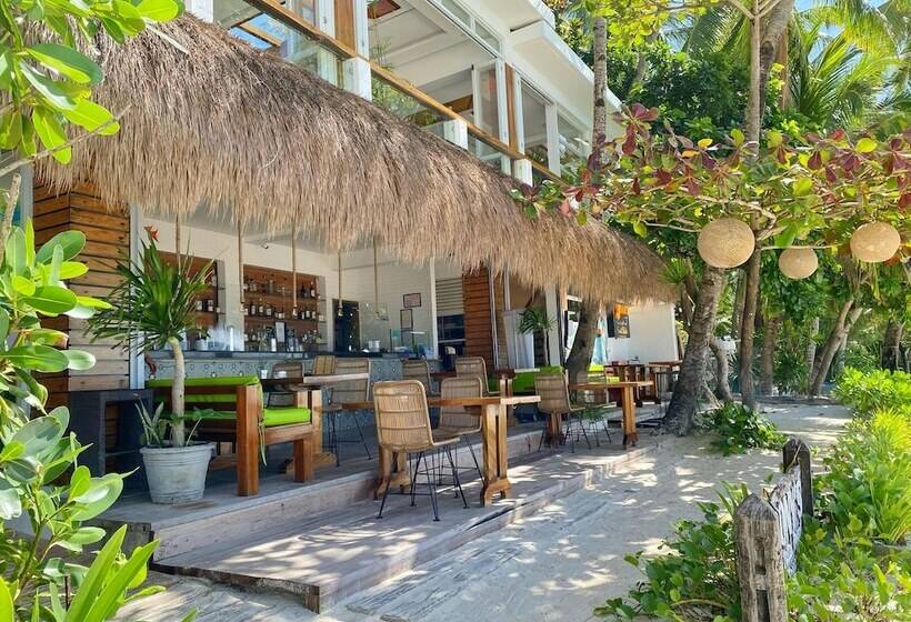 בית מלון כפרי Jony S Beach Resort