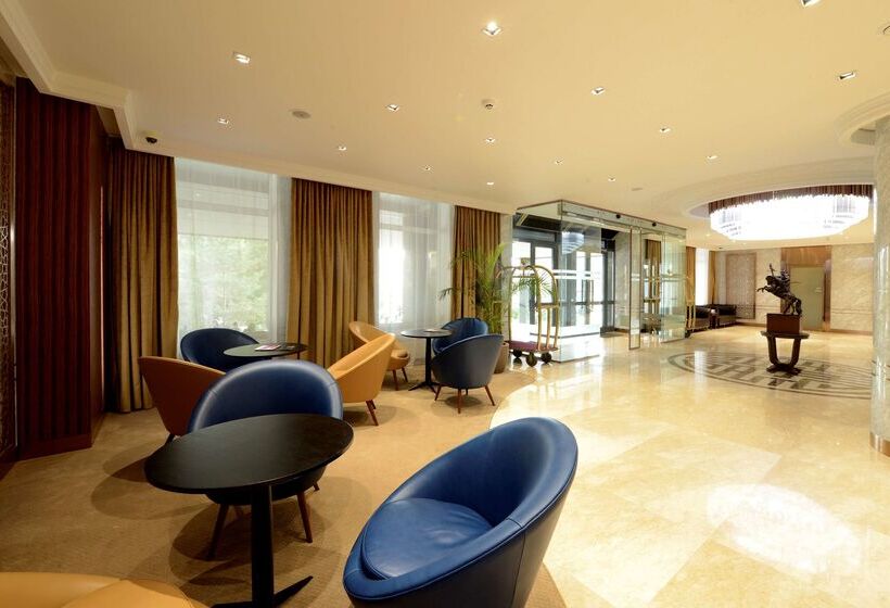 Kempinski Hotel Khan Palace