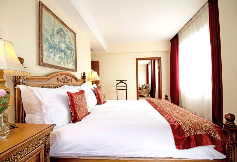 Kempinski Hotel Khan Palace