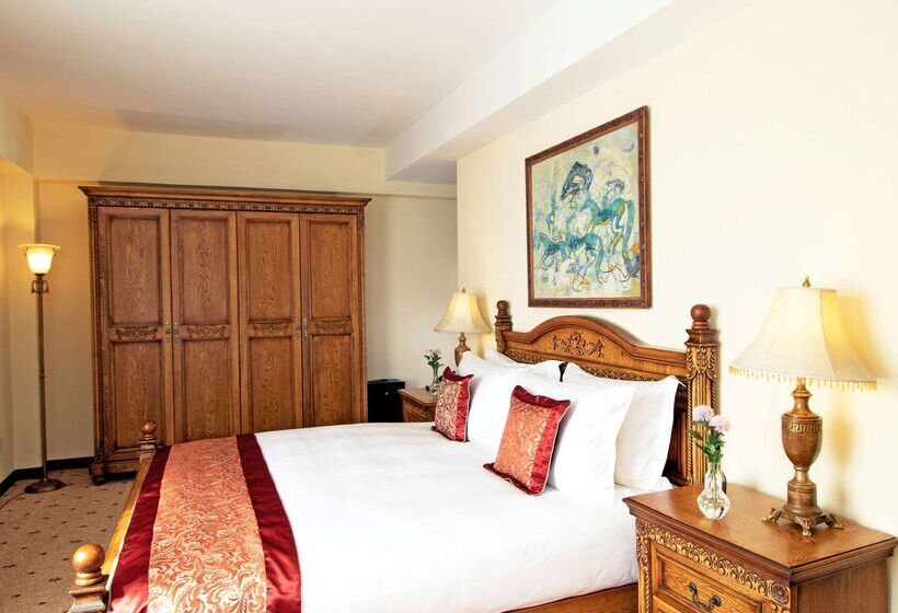 Kempinski Hotel Khan Palace