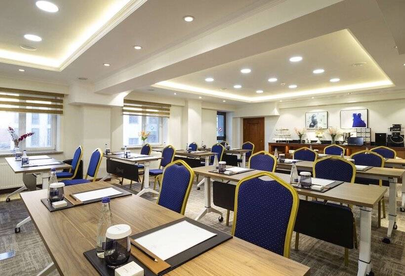 Kempinski Hotel Khan Palace