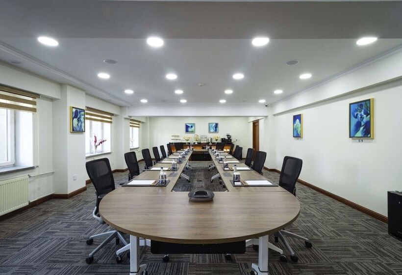 Kempinski Hotel Khan Palace