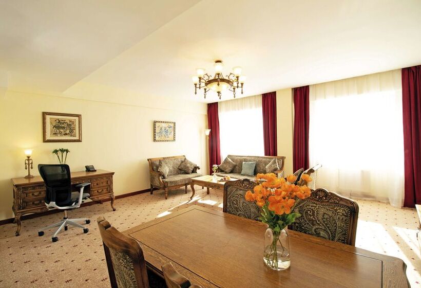 Kempinski Hotel Khan Palace