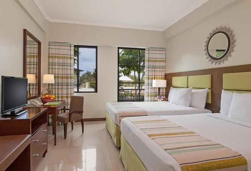 בית מלון כפרי Holiday Inn & Suites Batangas Limapark, An Ihg