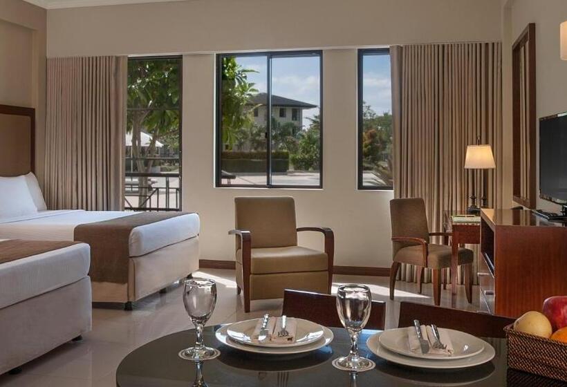 בית מלון כפרי Holiday Inn & Suites Batangas Limapark, An Ihg